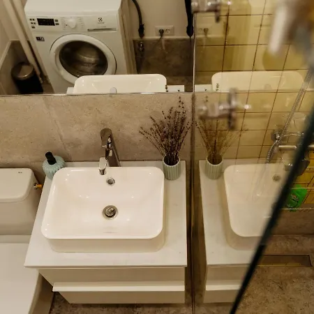 Lemon Elegant Old Town *