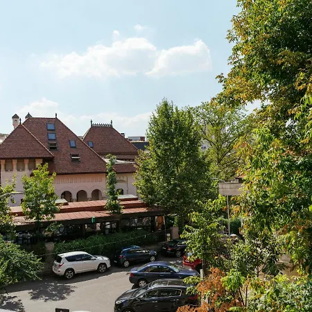 Lemon Elegant Old Town *