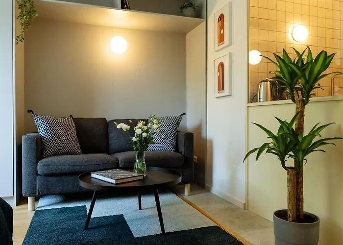 Lemon Elegant Old Town