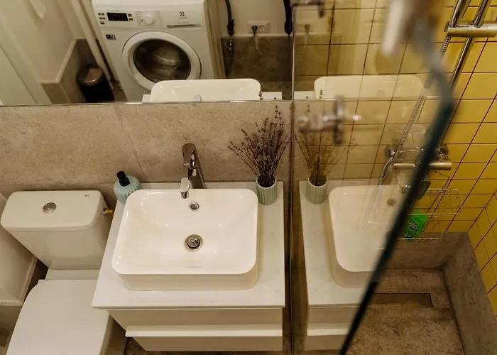 Lemon Elegant Old Town *