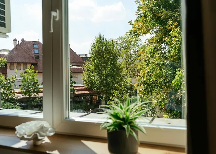 Lemon Elegant Old Town