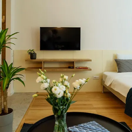 Lemon Elegant Old Town